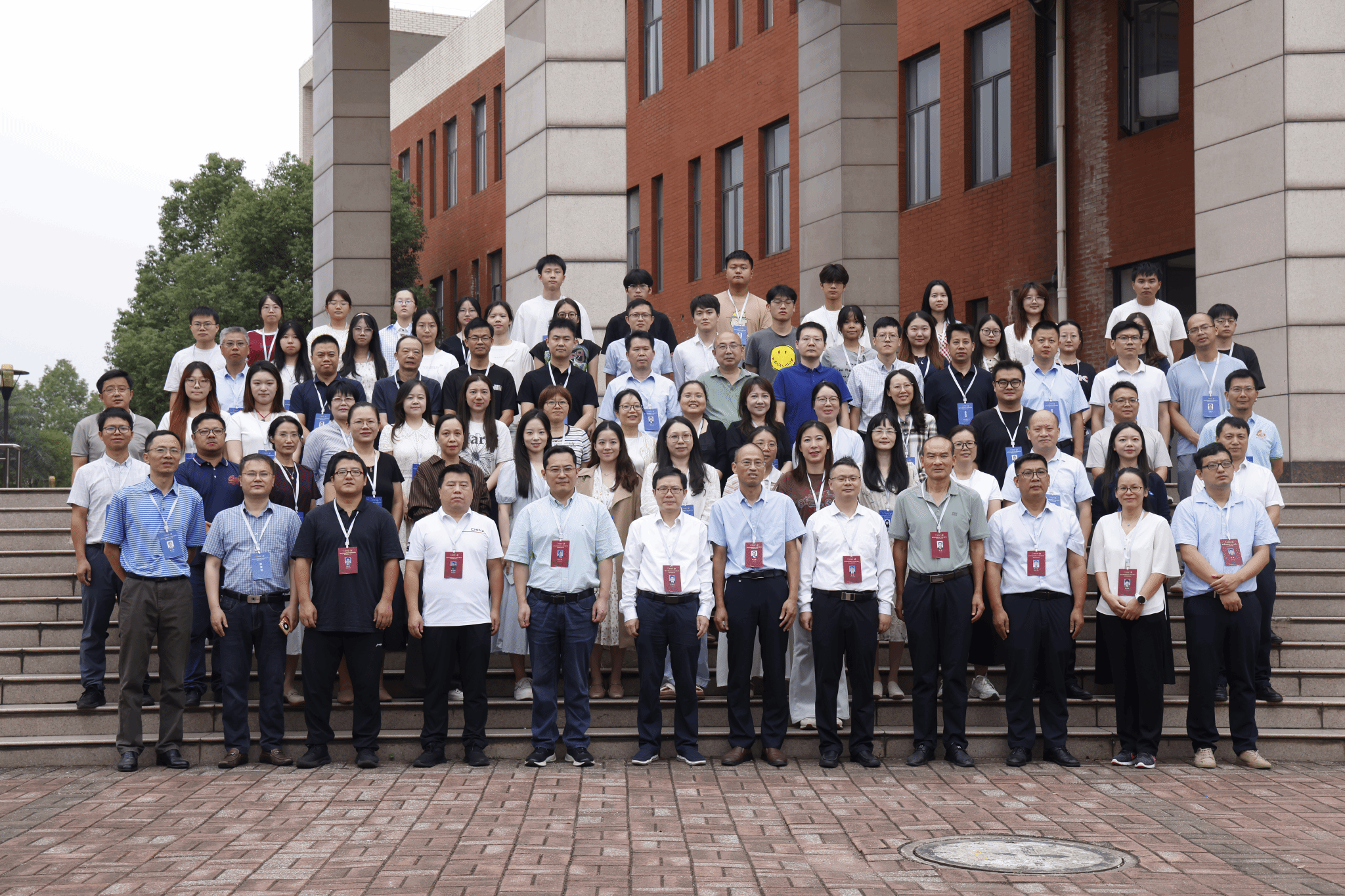 BB贝博艾弗森举办数字经济赋能新质生产力创新发展论坛暨团队建设研讨会